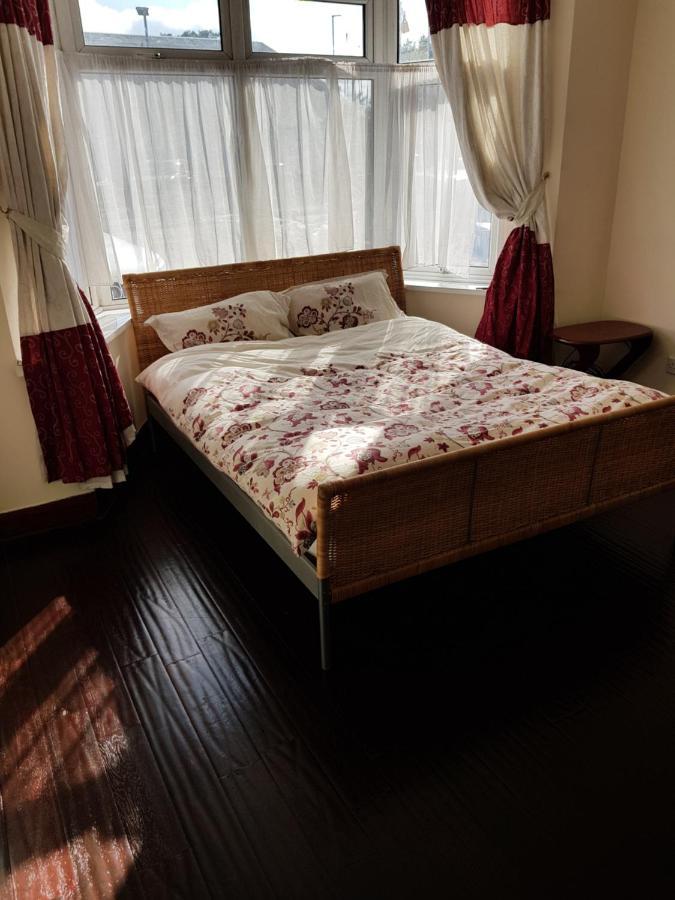 Cozy Guest House Luton  Exterior photo